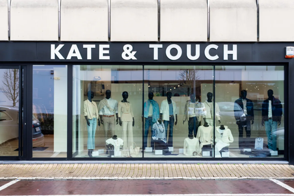 Kate & Touch — winkelgevel met etalage in Stationsstraat 15, Lebbeke